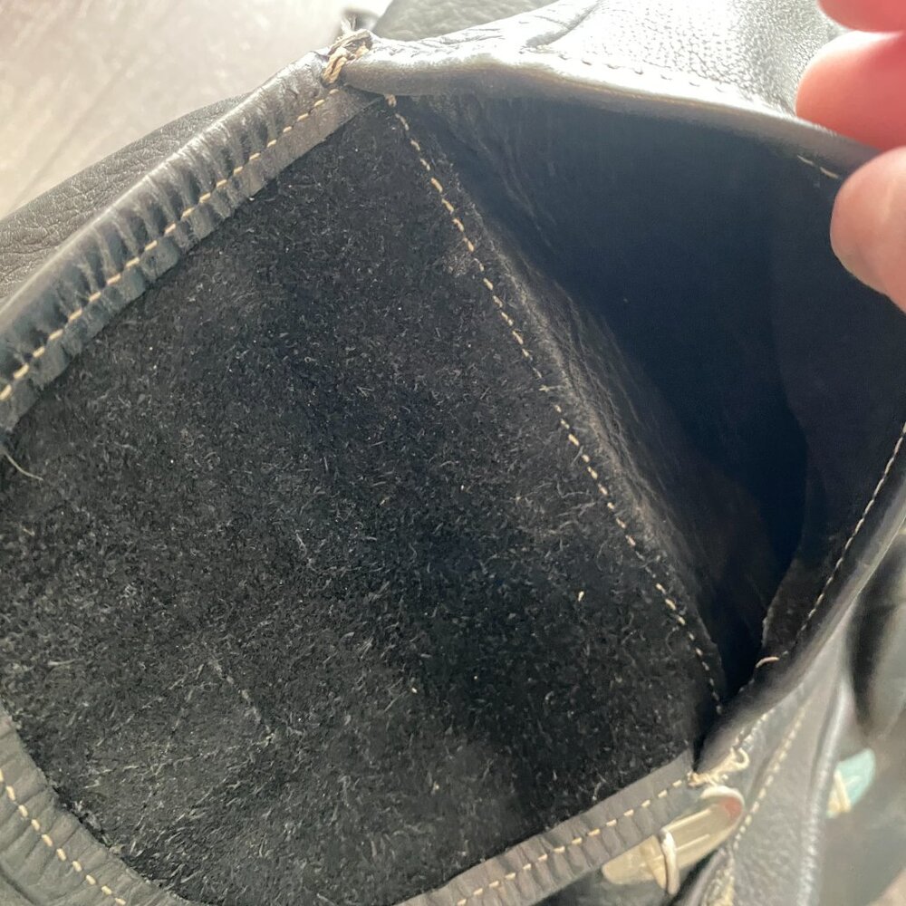 VINTAGE ROOTS LEATHER BACKPACK BLACK PREOWNED - Picture 9 of 16